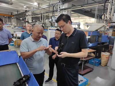 唐進率隊調研我縣汽車配件產業發展與五金產品研發，助推產業升級